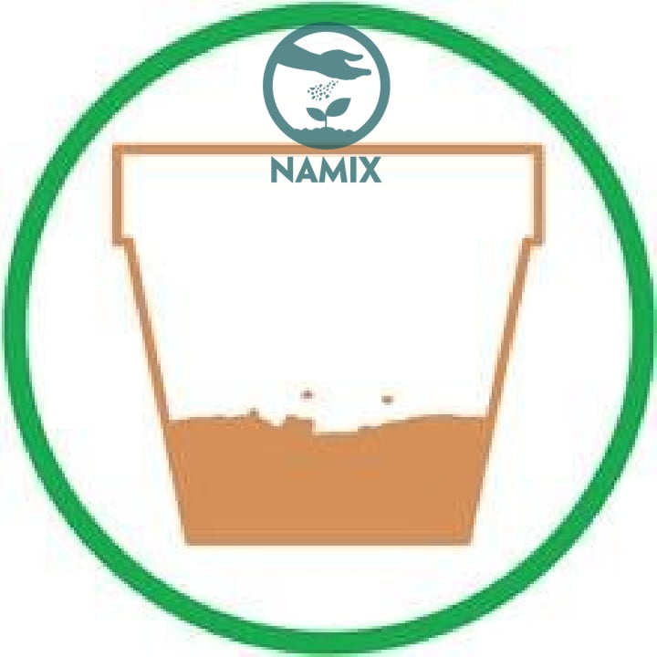Cách sử dụng đất sạch trồng cây Tìm một vật chứa cây trồng như chậu cây hoặc thùng xốp. Cho đất sạch Namix đã mua về vào vật chứa khoảng 1/3 thôi