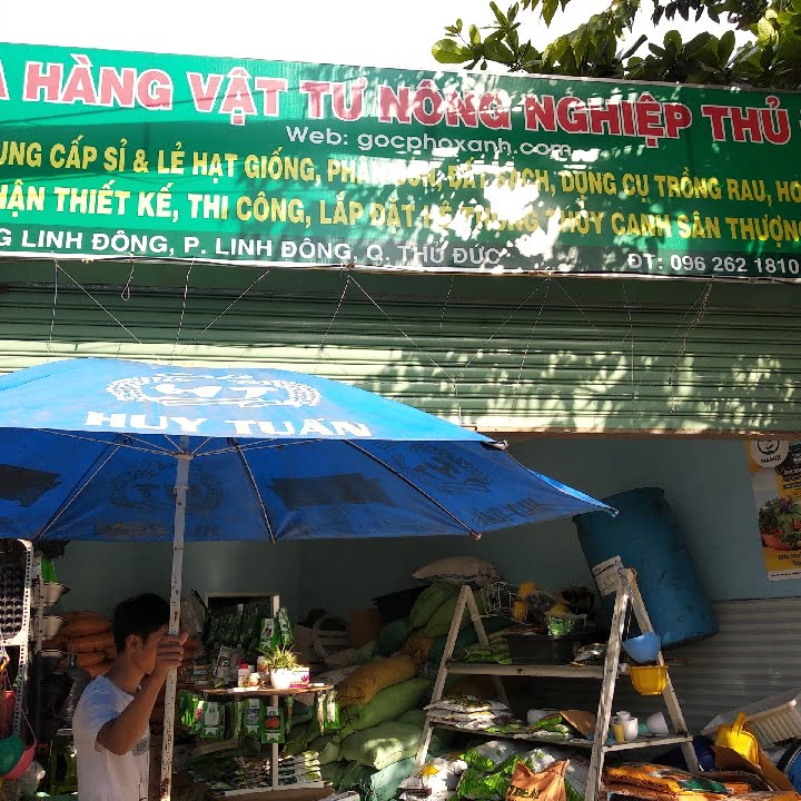 Một trong những đại lý hợp tác bán đất sạch Namix được tặng Poster quảng cáo